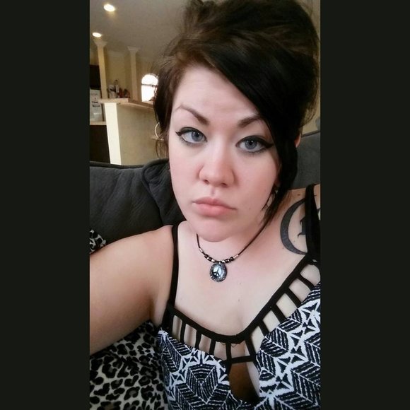 Meet your Posher, Cassie - Picture 2 of 2